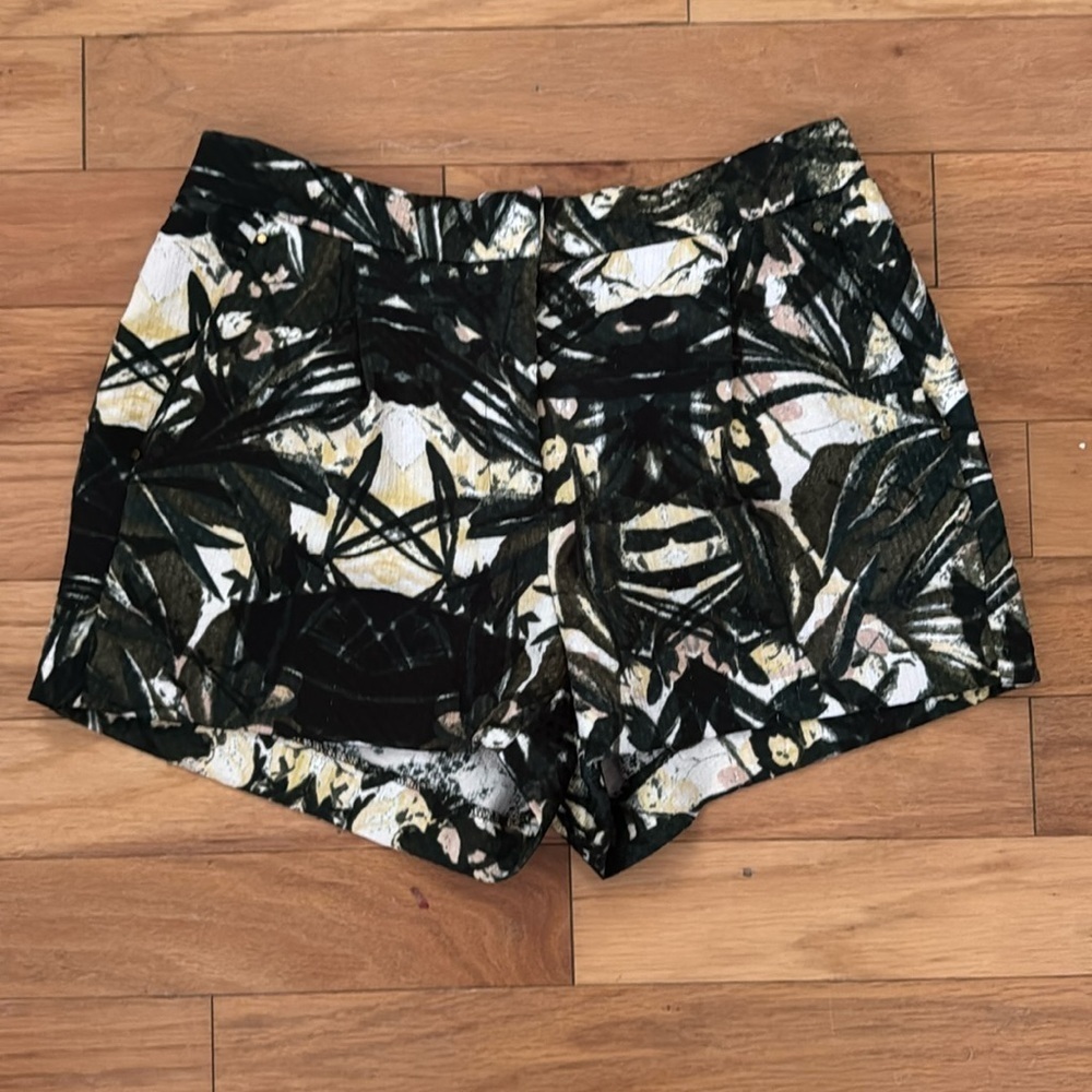 H&M | Palm Tree Textured Shorts | wide leg | elastic waist | size US 10
